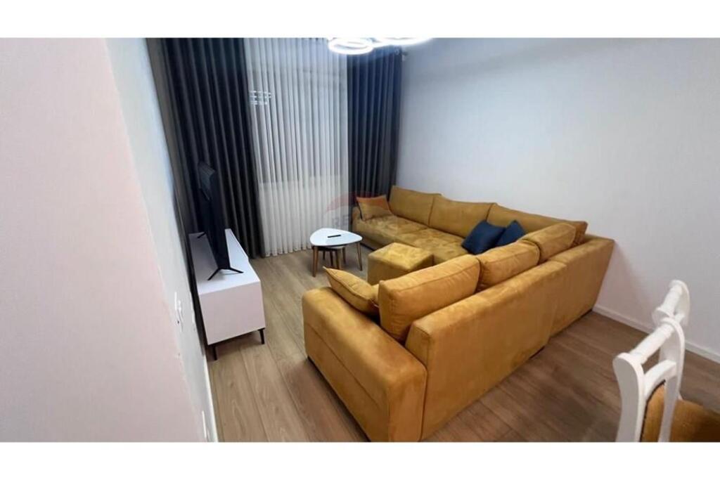 A 3+1+2 apartment is for rent.