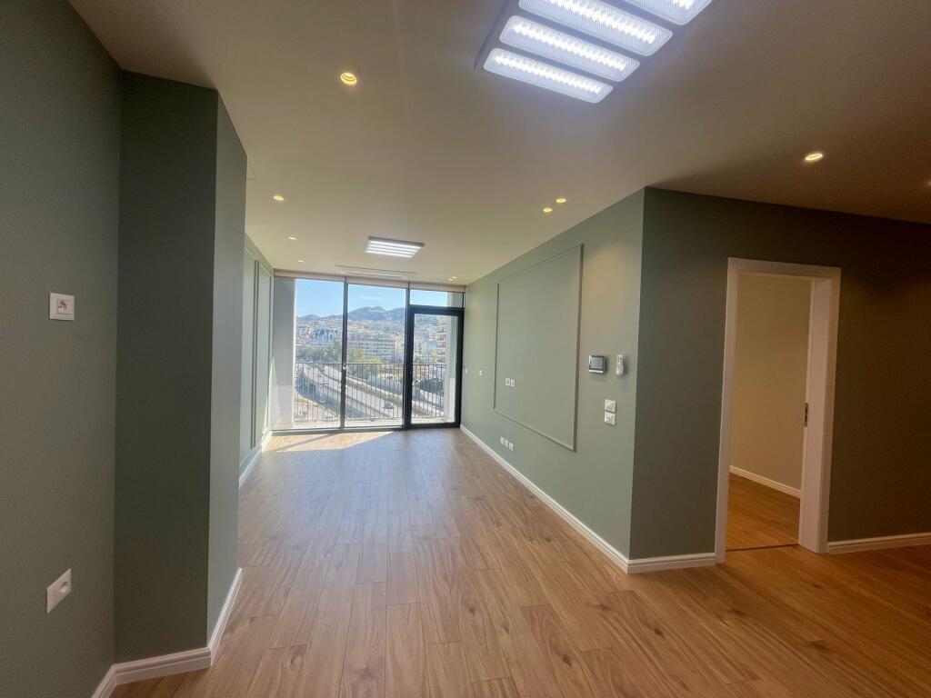 Jepet me qira zyre 2+1 tek Lake View Residence