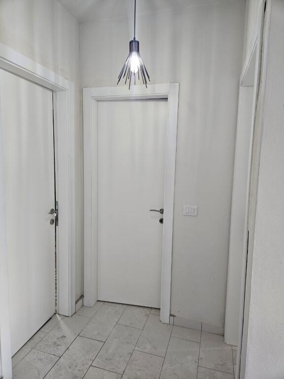 Jepet me qera apartament 1+1 perball Amerikan 3