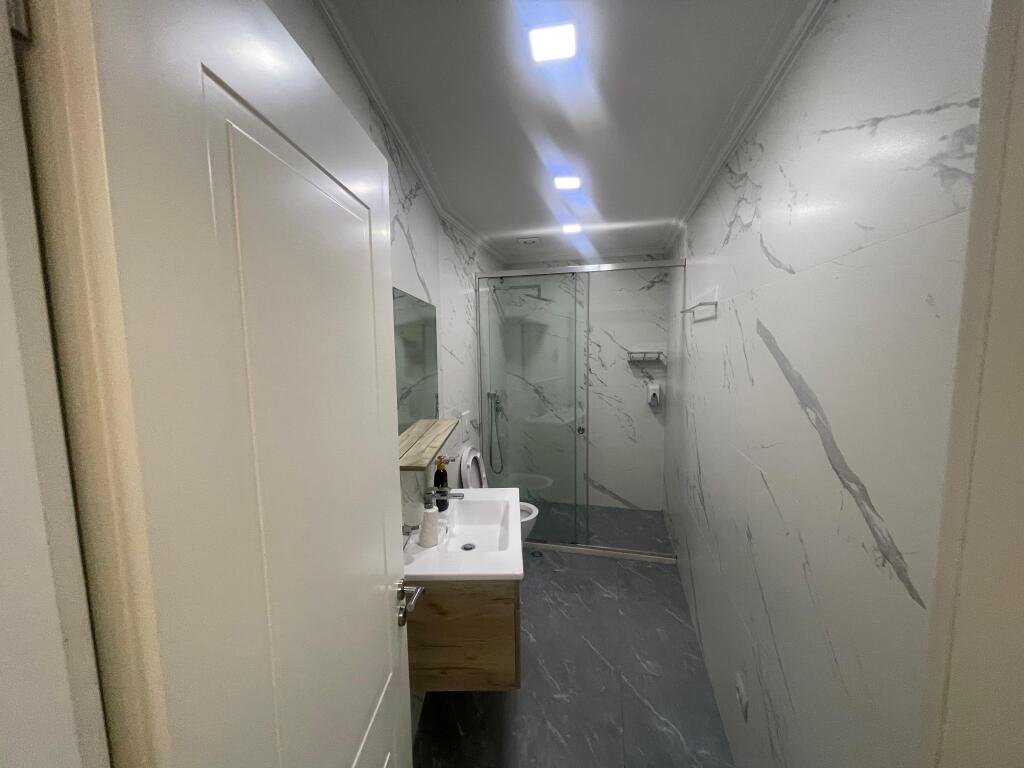 A 2+1+2 apartment with a storage room is offered for rent in the center.