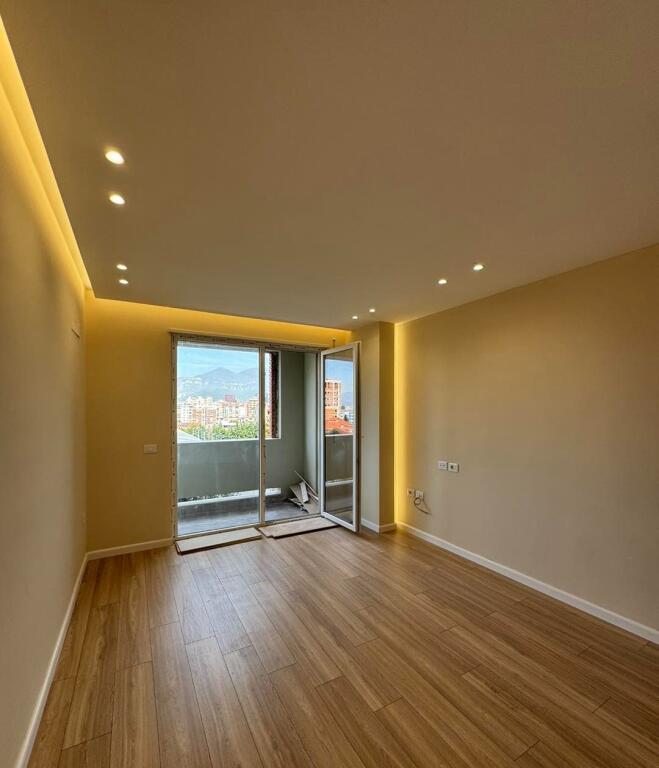 Shitet apartment 2+1 tek Tirana Golden Park , perballe Amerikan 3