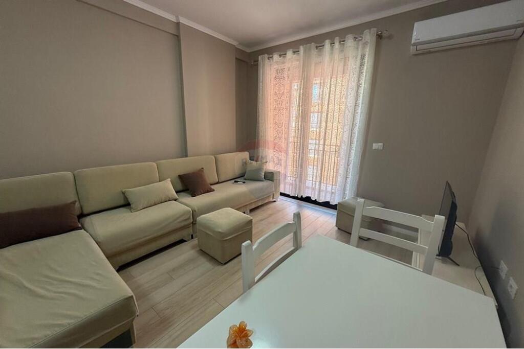 Apartment 1+1 for rent in Green City, Astir.