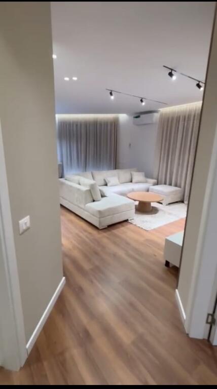 Appartamento in Affitto 2+1+2 presso il Lago Asciutto (ID B2201311) Tirana.