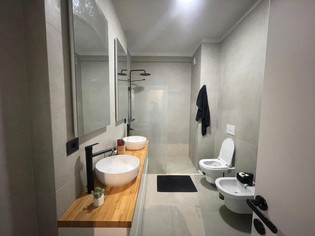 Appartamento + Parcheggio - In Affitto - Kodra e Diellit