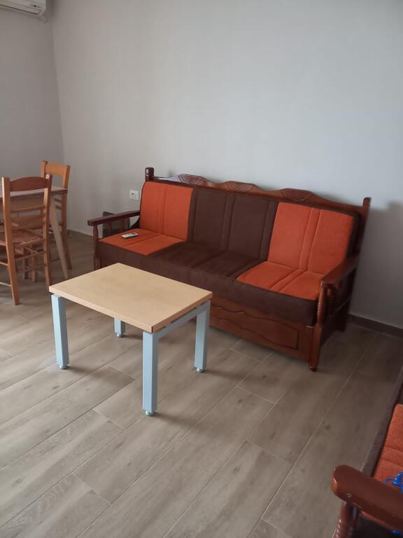 Mine Peza, 2+1 apartment, (550 Euro) behind Gazheli.