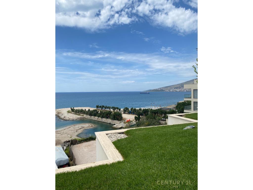 Shitet apartament 2+1 me pamje nga deti Sarande