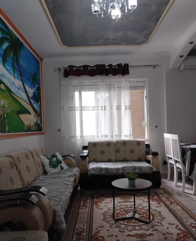 Affittasi appartamento 2+1+1 con balcone