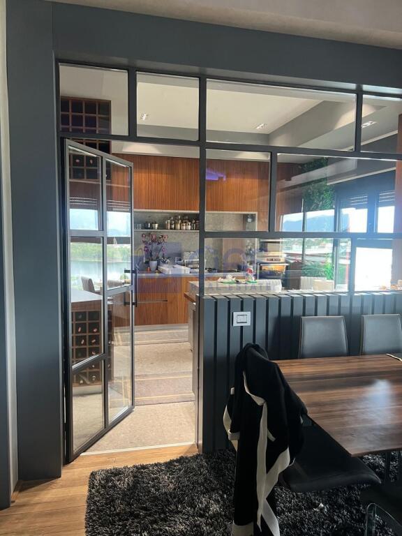 Jepet apartament penthouse 4+1 tek Liqeni i Thate
