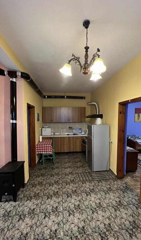 Jepet hyrje 3+1+2 vende parkimi tek inxhinjeria e ndertimit