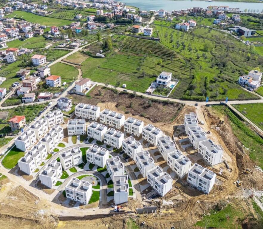 For sale: 3-story villa in Farke (ID BV0114) Tirana.