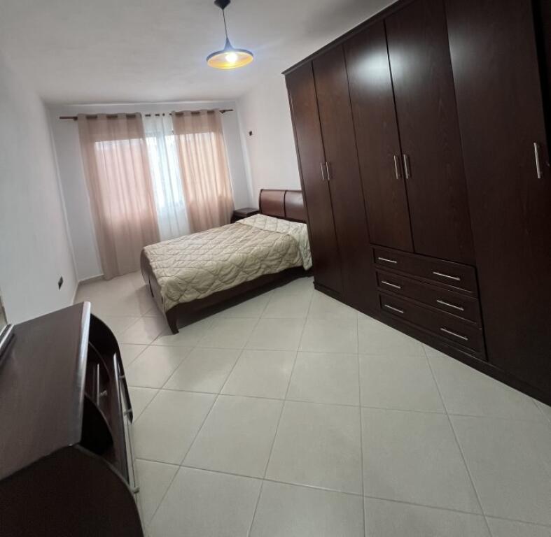 Jepet apartmanet 2+1+2 me qera ne Astir , re loni ligori