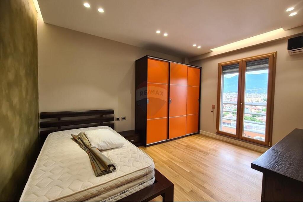 Apartament 2+1+2 me qera tek Liceu Artistik!