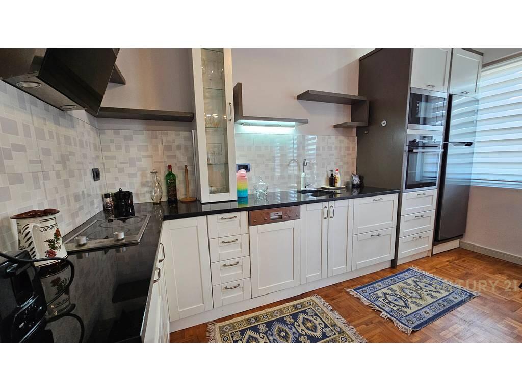 Apartment 2+1 for sale on Kavaja Street.