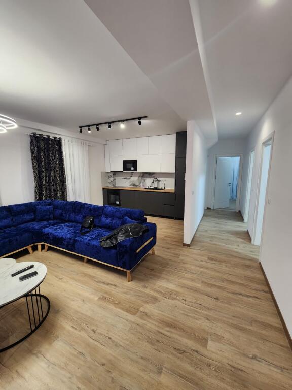 Jepet Apartament 2+1+2 me Qera Tek Stadiumi Air Albania