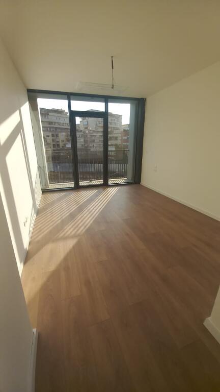 Ambient Zyre Per Qira | Lakeview Residence