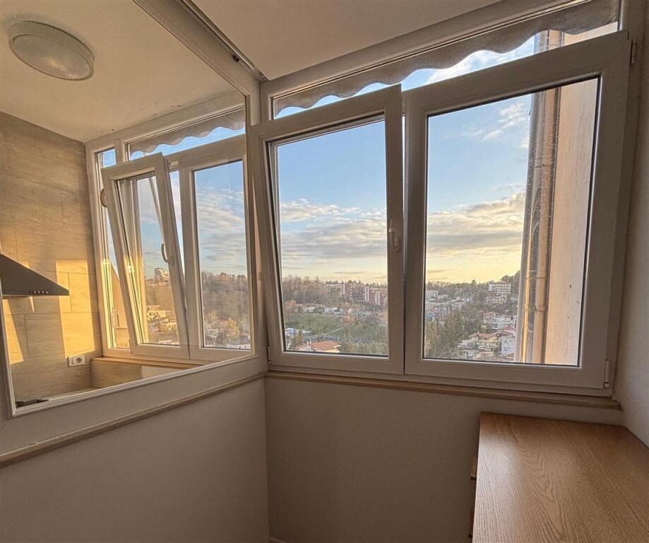 A studio apartment is available for rent at Vilat Gjermane.