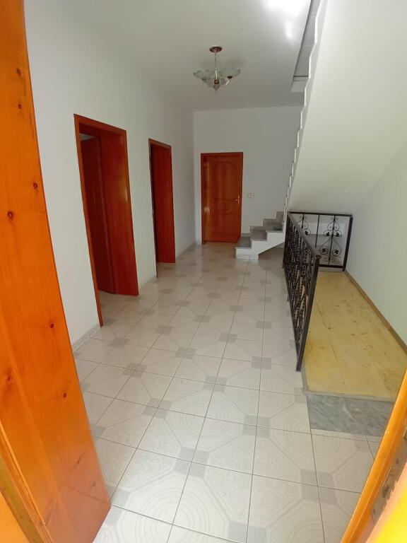 Piano di Villa in Affitto 1+1 presso 5 Maggio (ID BV2376) Tirana.