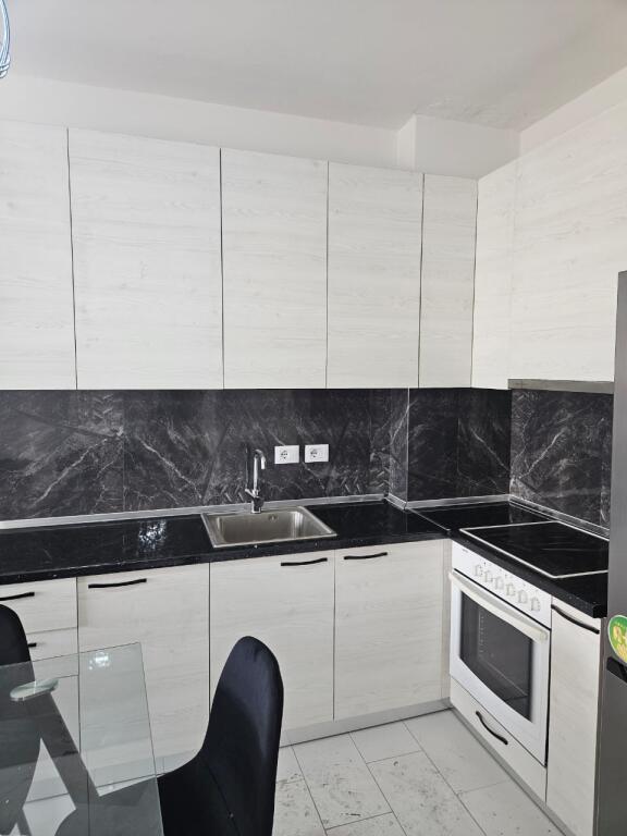 Jepet me qera apartament 1+1 perball Amerikan 3