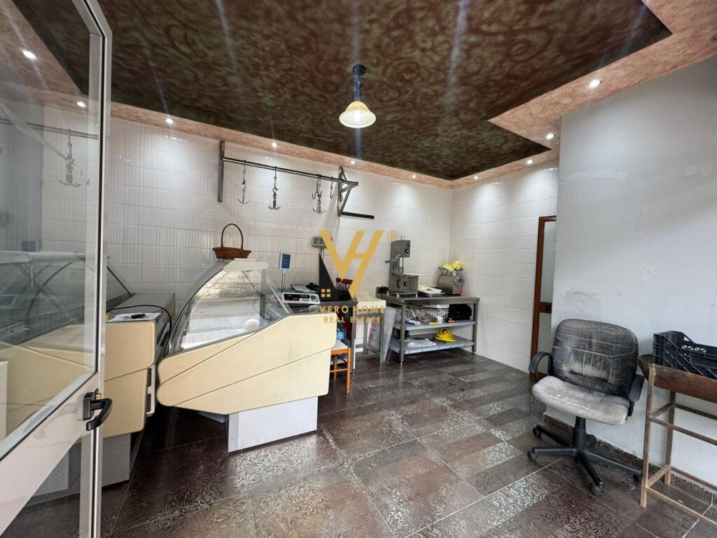 STORE FOR SALE 22 M2 IN THE PARIS COMMUNE 80,000 EURO