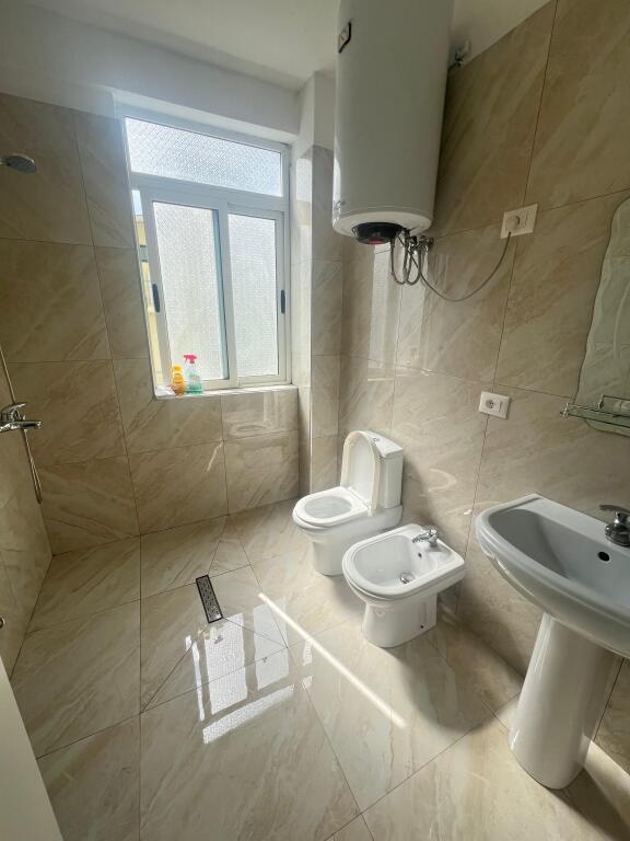 Vendesi Appartamento 2+1+2+balcone 175.000€ 📌Via di Dibra, a lato della strada, BKT, QSUT
