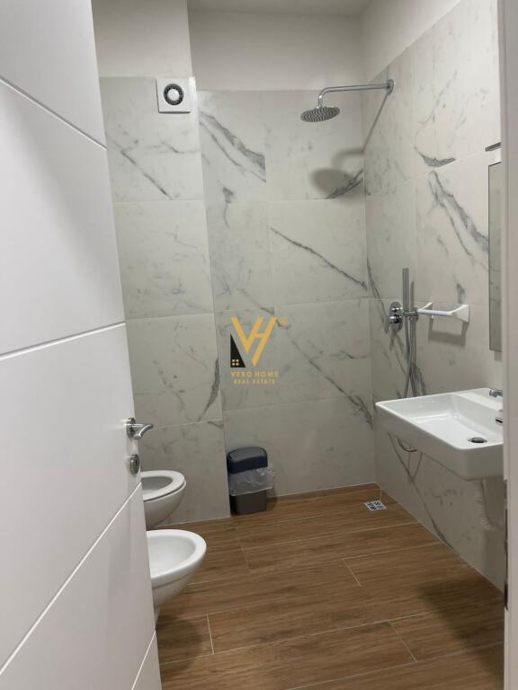 OFFICE FOR RENT 100 M2 ON KOSOVAREVE STREET 950 EURO