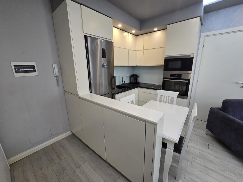 Apartament 2+1 per shitje prane kompleksit Alba