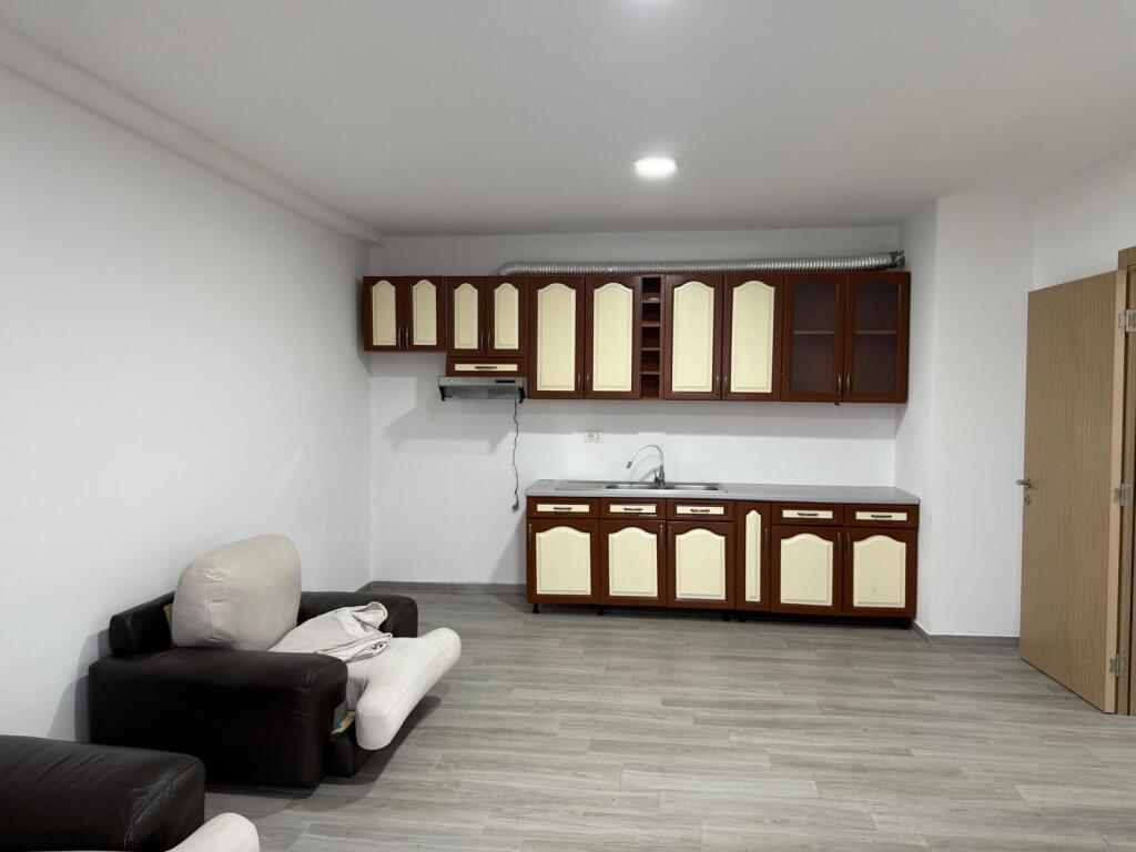 A 2+1 apartment is for rent at the end of 5 May Street.