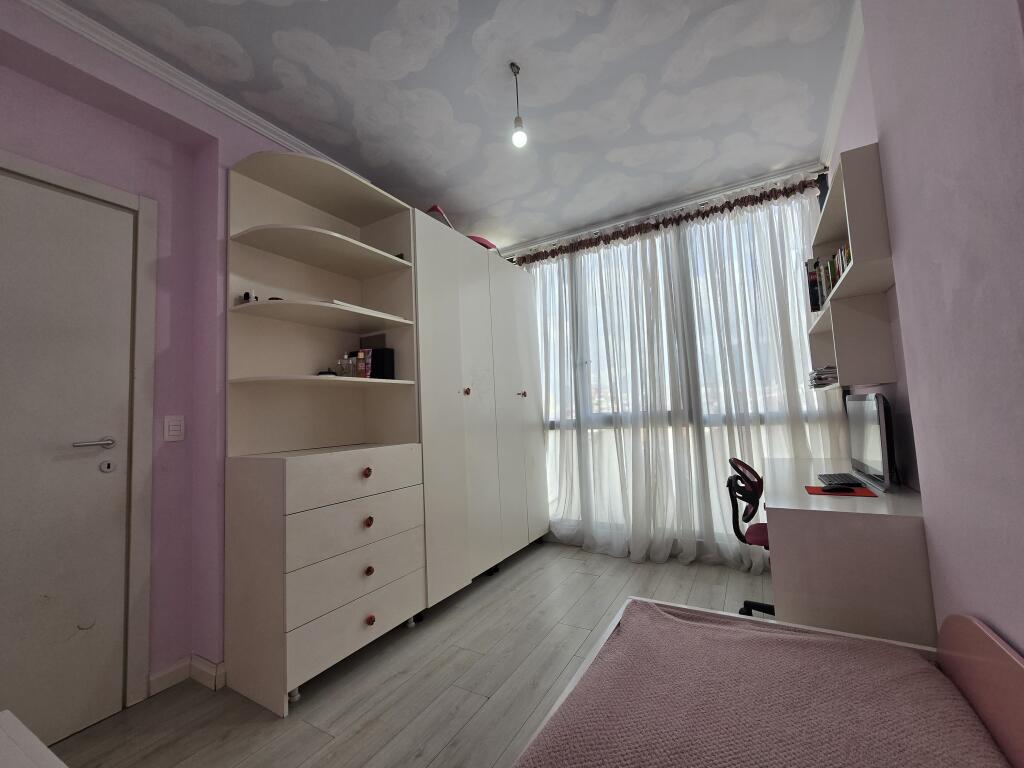 Vendesi appartamento 2+1 con veranda nel complesso Alba.