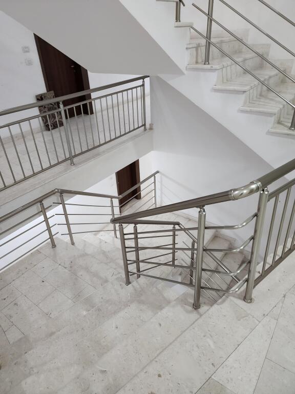 🌟 Affitto Appartamento 2+1+2 Bagni + 2 Balconi + Lavanderia (650€/Mese) 📍 Ali Dem- Fushat | Palazzo Nuovo | Totalmente INVESTITO