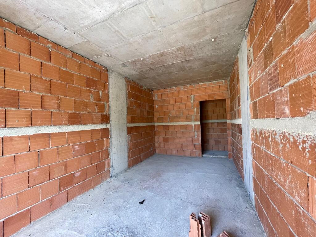 SHITET apartament 2+1+PARKIM në kompleks modern pranë Liqenit të Thatë