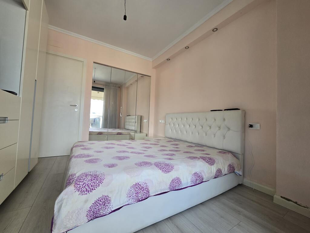 Vendesi appartamento 2+1 con veranda nel complesso Alba.