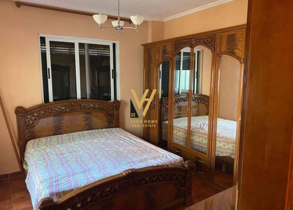 2+1 apartment for rent in Komuna e Parisit for 500 euros.