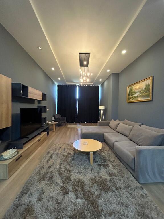 1+1, Peti Road, Dry Lake, price 650.