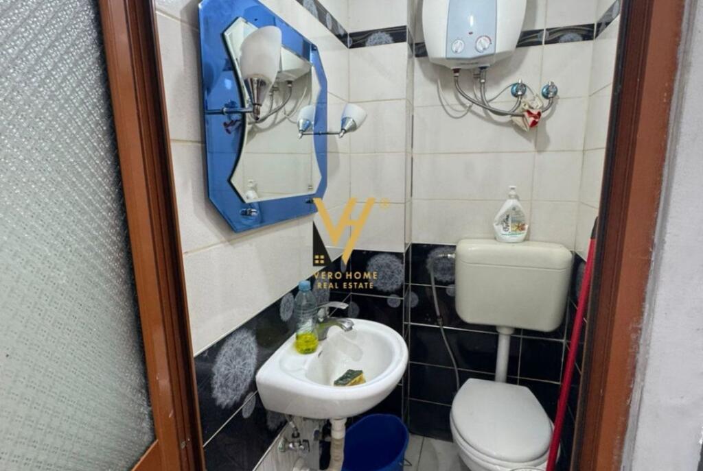 STORE FOR SALE 22 M2 IN THE PARIS COMMUNE 80,000 EURO