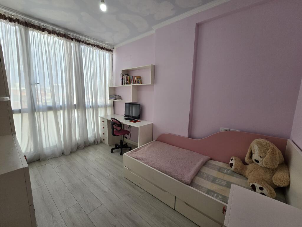 Vendesi appartamento 2+1 con veranda nel complesso Alba.