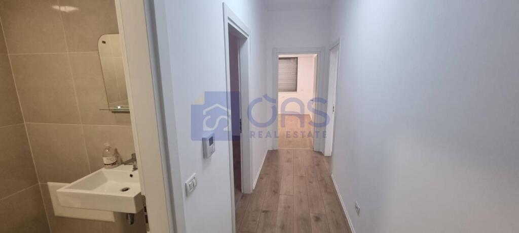Apartment 3+1+2 for rent near Pharmacy 10 (Arlis Complex) 800 euros.