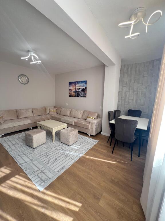 Vendesi Appartamento 2+1+2+balcone 175.000€ 📌Via di Dibra, a lato della strada, BKT, QSUT