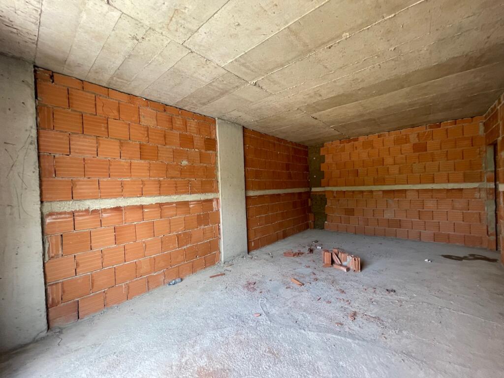 SHITET apartament 2+1+PARKIM në kompleks modern pranë Liqenit të Thatë