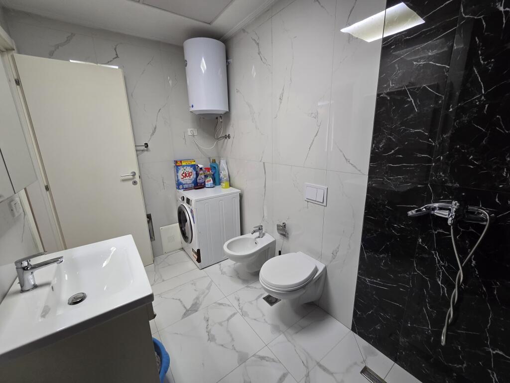 Apartament 2+1 per shitje prane kompleksit Alba