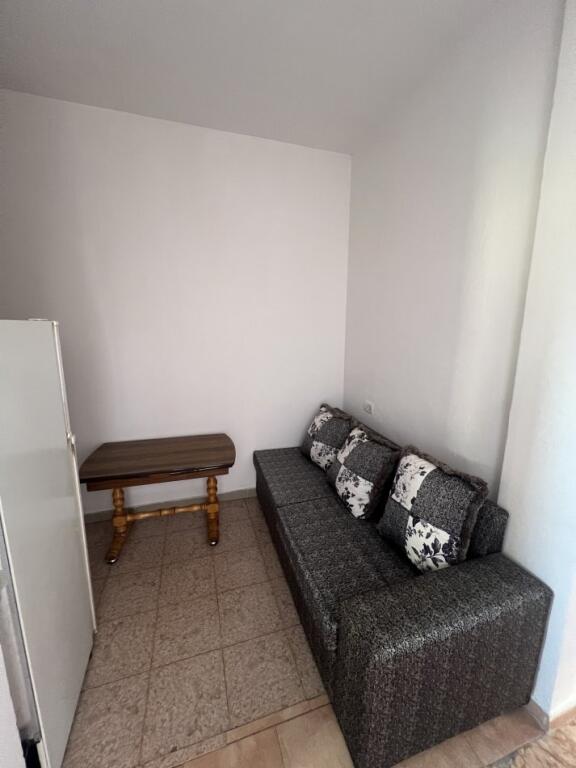 A 1+1 apartment is available for rent on Jordan Misja Street.