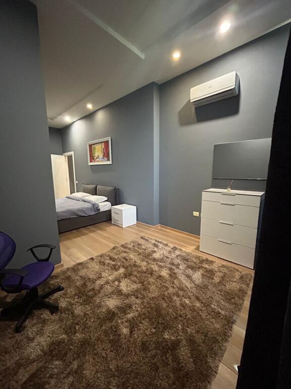 1+1, Peti Road, Dry Lake, price 650.