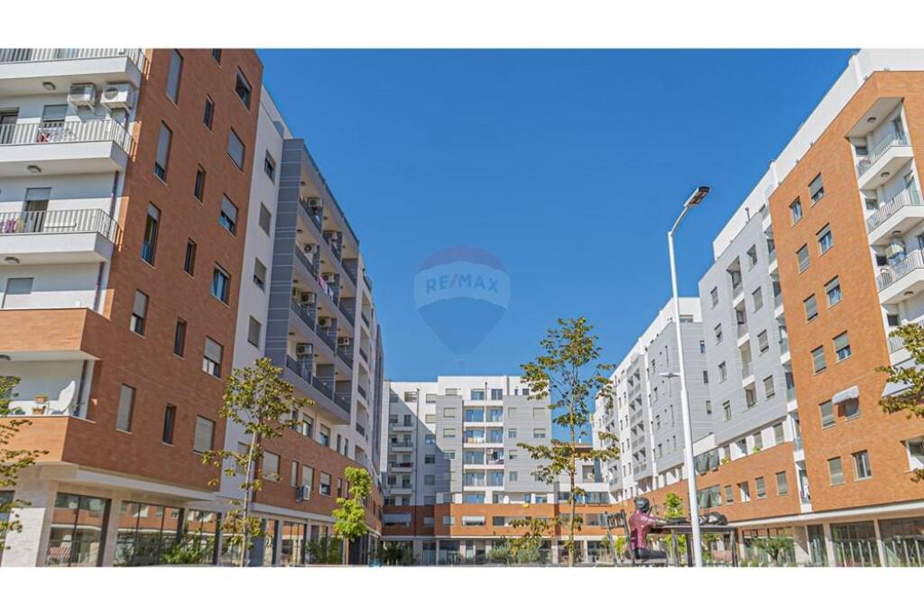 Store for sale, Dibra Street