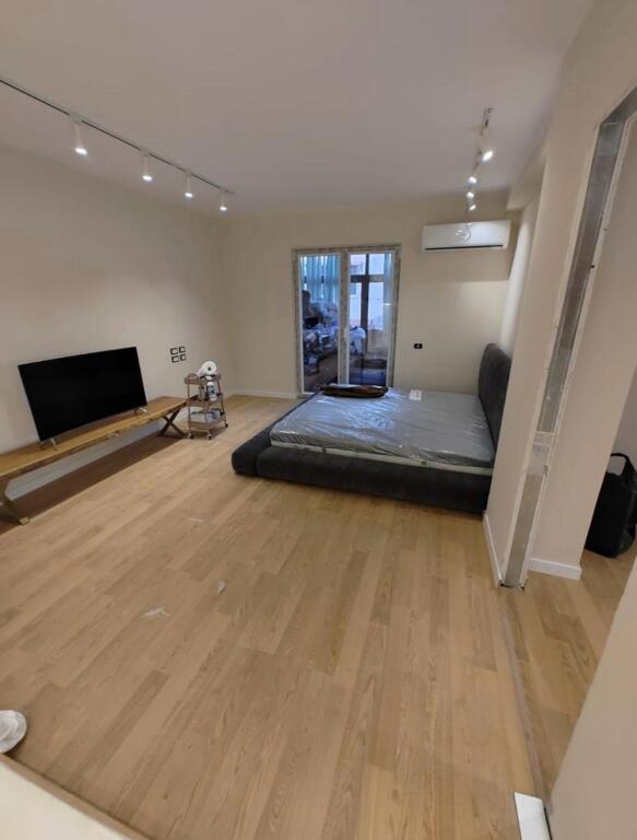 2+1 apartment for sale in the area of Durres Street, near Qemal Stafa Gymnasium.
