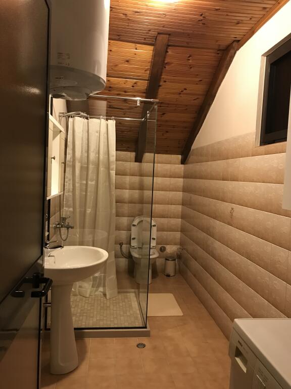 A 3+1 apartment is for rent in Xhamllik.