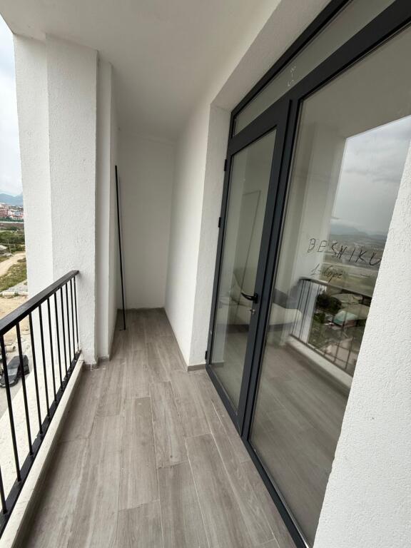 A 2+1 apartment is for rent at the end of 5 May Street.