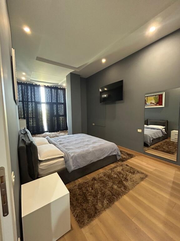 1+1, Peti Road, Dry Lake, price 650.