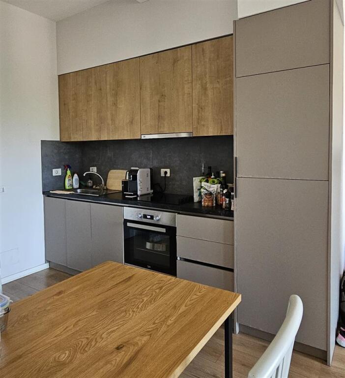 Super Apartament me qera tek 21 dhjetori, Kompleksi Magnet (550 Euro)