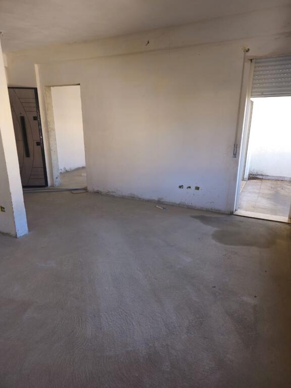 Vendesi appartamento 1+1 Shkembi Kavajes 55000€