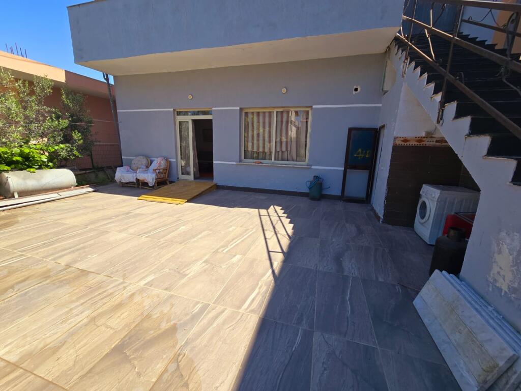 THE FIRST FLOOR OF A PRIVATE VILLA IN KENETE DURRES IS FOR RENT.