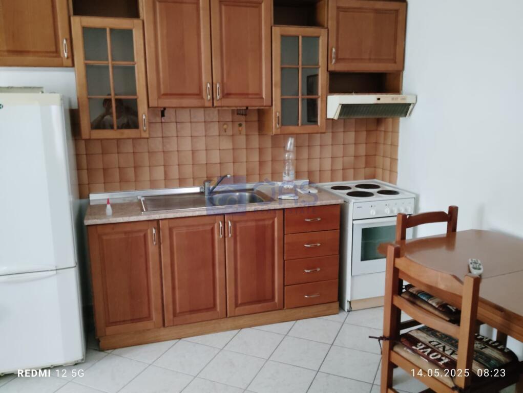 A 2+1 apartment is available in Brryl.